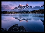 Chile, Patagonia, Park Narodowy Torres del Paine, Jezioro Pehoé, Góry Cordillera del Paine, Masyw Torres del Paine