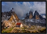 Włochy, Góry Tre Cime di Lavaredo, Dolomity, Mgła, Dom, Chmury