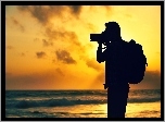 Człowiek, Fotograf, Zachód słońca, Morze, Plecak