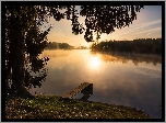 Jezioro Riedsee, Hufingen, Badenia-Wirtembergia, Niemcy, Wschód słońca, Pomost, Drzewa