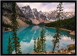 Kanada, Alberta, Park Narodowy Banff, Jezioro Moraine, Drzewa,  Góry