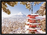 Japonia, Wyspa Honsiu, Prefektura Yamanashi, Miasto Fujiyoshida, Świątynia Chureito Pagoda, Góra Fudżi, Drzewa, Śnieg, Zima