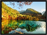 Chiny, Park Narodowy Jiuzhaigou, Jesień, Las, Góry, Jezioro Wu Hua Hai - Pięciu Kwiatów, Drzewa