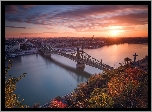 Węgry, Budapeszt, Rzeka Dunaj, Most Wolności, Zachód Słońca, Jesień