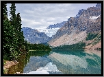 Góry Skaliste, Jezioro Bow Lake, Park Narodowy Banff, Kanada, Drzewa, Chmury