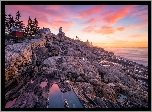 Morze, Skały, Latarnia morska, Pemaquid Point Lighthouse, Wieczór, Domy, Drzewa, Zachód słońca, Stan Maine, Stany Zjednoczone