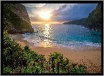 Morze, Skały, Roślinność, Wybrzeże, Wschód słońca, Chmury, Prowincja Bali, Indonezja
