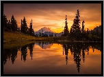 Stany Zjednoczone, Stan Waszyngton, Park Narodowy Mount Rainier Stratowulkan Mount Rainier, Jezioro, Drzewa, Odbicie, Zachód Słońca
