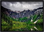 Stany Zjednoczone, Stan Montana, Park Narodowy Glacier, Jezioro Avalanche Lake, Góry, Las