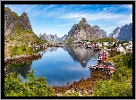 Norwegia, Lofoty, Wyspa Moskenesoya, Wioska Reine, Morze Norweskie, Domy, Góry