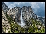 Kalifornia, Park Narodowy Yosemite, Góry, Wodospad, Drzewa, Chmury