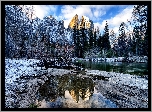 Stany Zjednoczone, Stan Kalifornia, Park Narodowy Yosemite, Zima, Góry, Drzewa, Rzeka Merced River, Odbicie