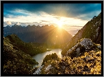 Park Narodowy Fiordland, Wyspa Południowa, Nowa Zelandia, Góry, Jezioro, Wschód słońca, Promienie słońca, Chmury