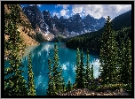  Kanada, Prowincja Alberta, Park Narodowy Banff, Jezioro Moraine, Drzewa, Chmury