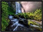 Wodospad, Rzeka Kolumbia, Rezerwat przyrody Columbia River Gorge, Hood River, Stan Oregon, Stany Zjednoczone, Omszałe, Kamienie, Skały, Roślinność, Las, Drzewa