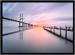 Portugalia, Most Vasco da Gamy, Rzeka Tag, Molo,  Wschód Słońca