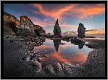 Nowa Zelandia, Region Taranaki, Tongaporutu, Plaża, Skały, Zachód słońca