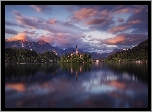 Słowenia, Jezioro Bled, Wyspa Blejski Otok, Kościół Zwiastowania Marii Panny, Góry, Chmury, Odbicie