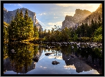 Stany Zjednoczone, Stan Kalifornia, Park Narodowy Yosemite, Góry, Rzeka, Kamienie, Drzewa