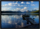Stany Zjednoczone, Stan Montana, Park Narodowy Glacier, Jezioro McDonald, Pomost, Łódki