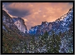 Stany Zjednoczone, Stan Kalifornia, Park Narodowy Yosemite, Dolina Yosemite Valley, Góry, El Capitan, Drzewa, Śnieg