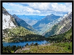 Stany Zjednoczone, Stan Montana, Park Narodowy Glacier, Góry, Jezioro Hidden Lake, Drzewa, Chmury
