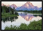 Stany Zjednoczone, Stan Wyoming, Park Narodowy Grand Teton, Góry, Szczyt Mount Moran, Drzewa, Las, Rzeka Snake River, Odbicie