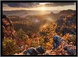 Park Narodowy Saskiej Szwajcarii, Jesień, Góry Połabskie, Drzewa, Lasy, Skały, Promienie słońca, Niemcy