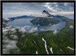 Wulkan Krenicyn, Wyspa Onekotan, Wyspy Kurylskie, Chmury, Z lotu ptaka, Obwód sachaliński, Rosja