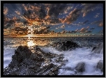 Hiszpania, Teneryfa, Wybrzeże Punta del Hidalgo, Morze, Chmury, Przebijające, Słońce  Skała