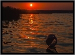 Zachód słońca, Jezioro Niegocin, Piłka plażowa