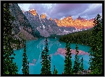 Kanada, Prowincja Alberta, Jezioro Moraine, Park Narodowy Banff, Góry, Drzewa, Odbicie