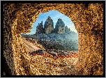 Włochy, Południowe Alpy Wapienne, Góry, Dolomity, Tre Cime di Lavaredo, Jaskinia