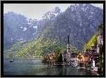 Austria, Góry Alpy Salzburskie, Miasteczko Hallstatt, Jezioro Hallstättersee, Kościół, Domy