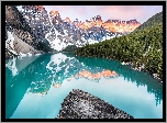 Kanada, Prowincja Alberta, Park Narodowy Banff, Góry, Jezioro Moraine, Pomost, Kajaki, Drzewa