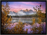 Kanada, Park Narodowy Banff, Góry, Canadian Rockies, Jezioro, Herbert Lake, Mgła, Jesień, Drzewa