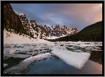 Zima, Jezioro, Moraine Lake, Góry, Las, Drzewa, Park Narodowy Banff, Alberta, Kanada