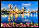 Tajlandia, Bangkok, Wieżowce, Rzeka Menam, Światła, Odbicie, Kwiaty