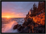 Park Narodowy Acadia, Latarnia morska, Bass Harbor Head Light, Morze, Skały, Drzewa, Zachód słońca, Stan Maine, Stany Zjednoczone