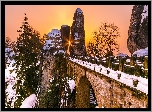 Zima, Śnieg, Most, Skały, Formacja Bastei, Drzewa, Park Narodowy Saskiej Szwajcarii, Niemcy