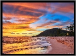 Hawaje, Wyspa Maui, Plaża Makena Beach, Morze, Wzgórza, Drzewa, Zachód słońca, Chmury
