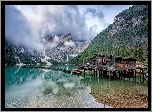 Włochy, Południowy Tyrol, Jezioro, Lago di Braies, Pragser Wildsee, Góry, Dolomity, Pomost, Łódki, Drewniany, Dom, Chmury