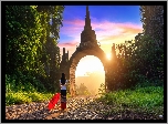 Brama, Słońce, Droga, Kobieta, Parasolka, Drzewa, Khao Na Nai Luang Dharma Park, Prowincja Surat Thani, Tajlandia