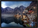 Austria, Hallstatt, Góry Alpy Salzburskie, Jezioro Hallstättersee, Budynki