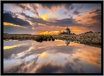 Portugalia, Miramar, Kapliczka, Kościół, Capela do Senhor da Pedra, Morze, Skały, Zachód słońca, Chmury