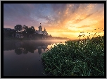 Rzeka, Cerkiew, Wschód słońca, Mgła, Trawy, Pajęczyna