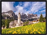 Włochy, Góry Dolomity, Kościół, Domy, Drzewa, Łąka, Kwiaty, Chmury