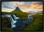  Islandia, Półwysep Snaefellsnes, Wodospad Kirkjufellsfoss, Góra Kirkjufell, Chmury