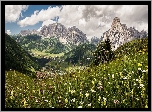 Góry Dolomity, Góra Sassongher, Pralongia, Włochy, Łąka, Dolina, Domy, Chmury