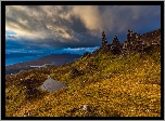 Morze, Jeziora, Skały, Wzgórze The Storr, Ciemne, Chmury, Wyspa Skye, Szkocja